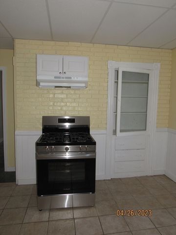 4 Plum St 1, Worcester, MA 01604