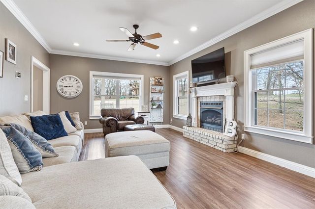 16893 Gum Springs Drive, Siloam Springs, AR 72761