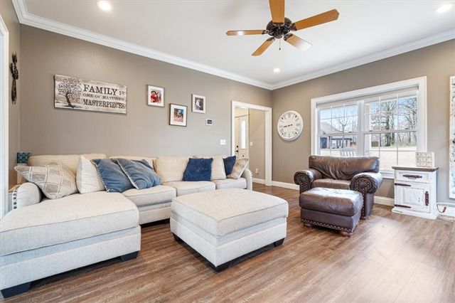 16893 Gum Springs Drive, Siloam Springs, AR 72761