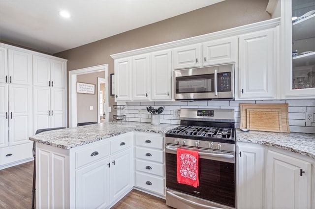 16893 Gum Springs Drive, Siloam Springs, AR 72761