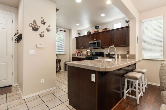 1794 N Merlan Lane, Clovis, CA 93619