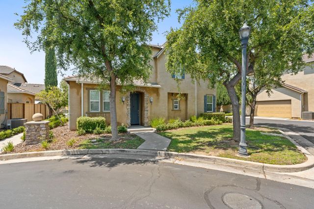 1794 N Merlan Lane, Clovis, CA 93619