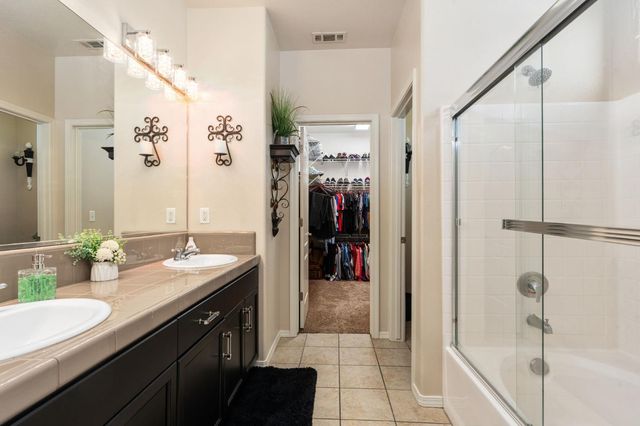1794 N Merlan Lane, Clovis, CA 93619