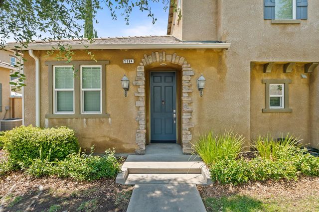1794 N Merlan Lane, Clovis, CA 93619