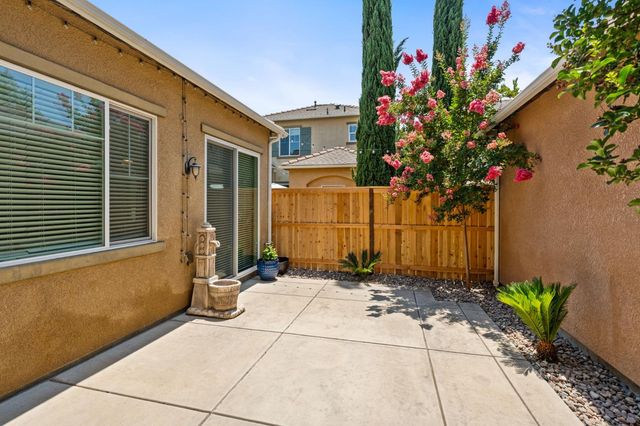 1794 N Merlan Lane, Clovis, CA 93619