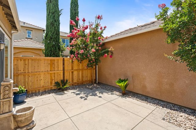 1794 N Merlan Lane, Clovis, CA 93619