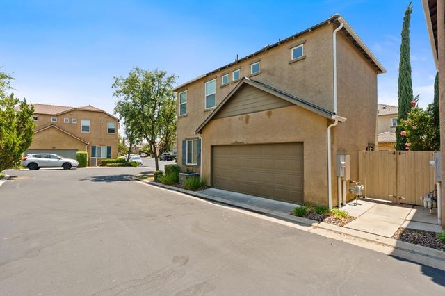 1794 N Merlan Lane, Clovis, CA 93619