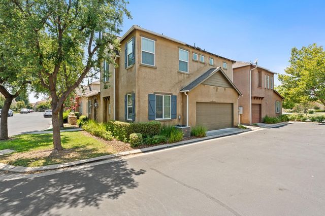 1794 N Merlan Lane, Clovis, CA 93619