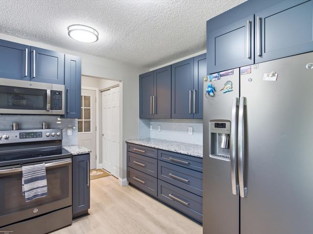 61111 Ray Center Road, Ray Twp, MI 48096