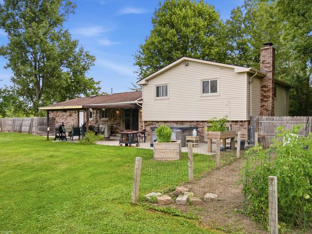 61111 Ray Center Road, Ray Twp, MI 48096