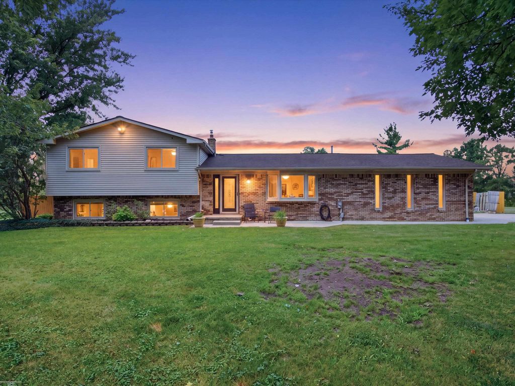 61111 Ray Center Road, Ray Twp, MI 48096