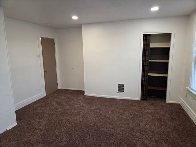 902 Gibson St, Elliott, PA 15220