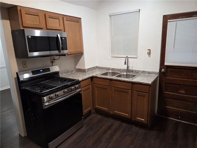 902 Gibson St, Elliott, PA 15220