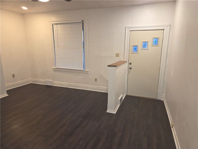 902 Gibson St, Elliott, PA 15220