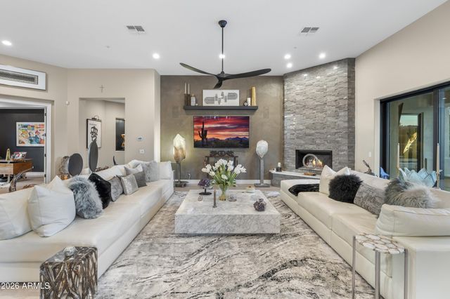 10425 N 37th Street, Phoenix, AZ 85028