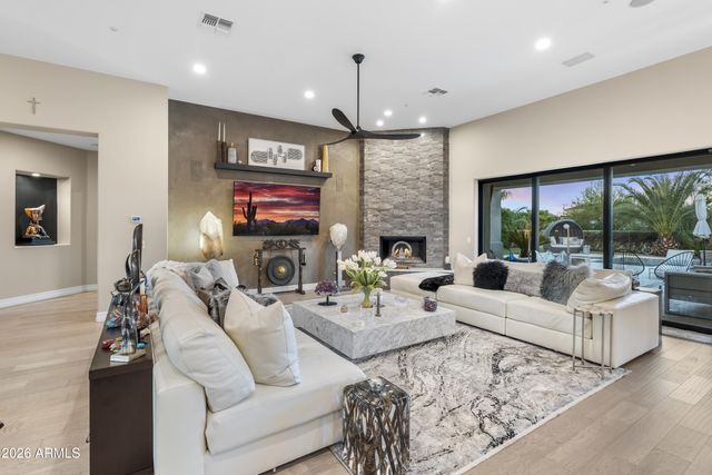 10425 N 37th Street, Phoenix, AZ 85028