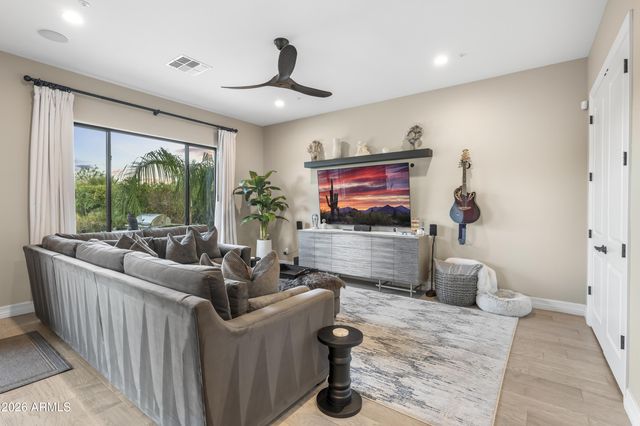 10425 N 37th Street, Phoenix, AZ 85028