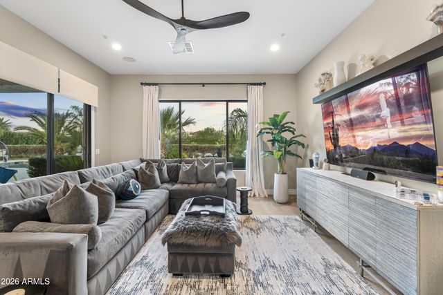 10425 N 37th Street, Phoenix, AZ 85028