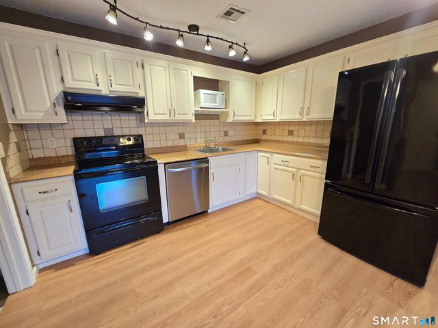 54 North Mountain Road 302, New Britain, CT 06053