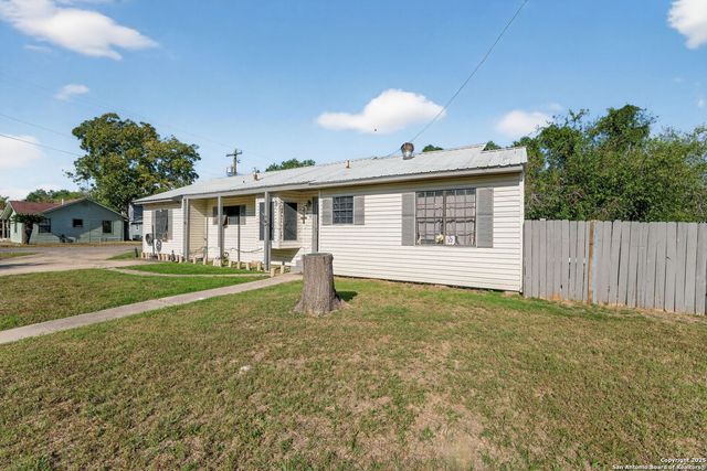 808 N Adams, Beeville, TX 78102