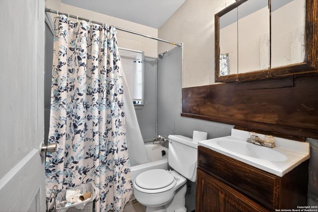 808 N Adams, Beeville, TX 78102