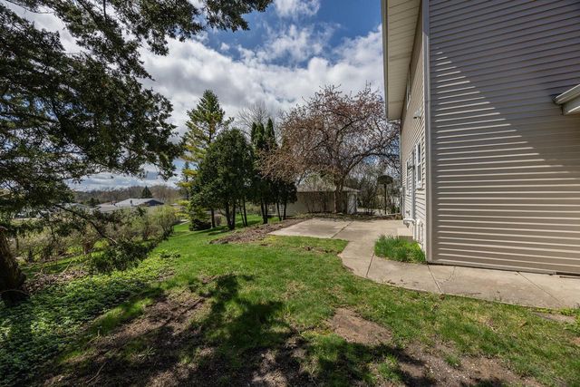 1501 Grandview AVENUE, Oconomowoc, WI 53066