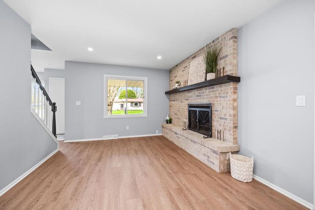 1501 Grandview AVENUE, Oconomowoc, WI 53066