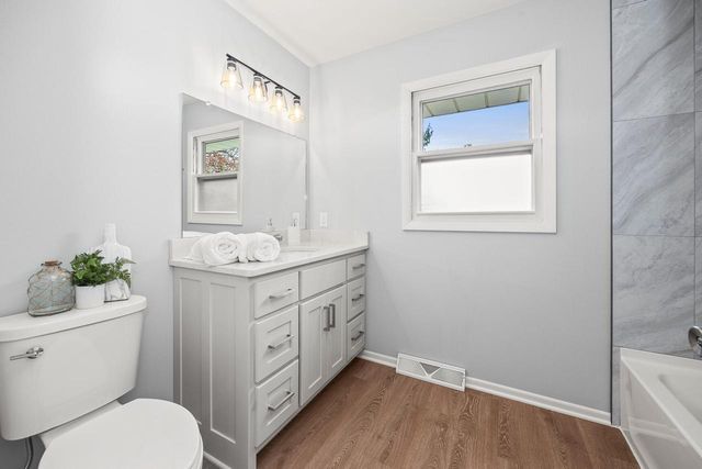 1501 Grandview AVENUE, Oconomowoc, WI 53066