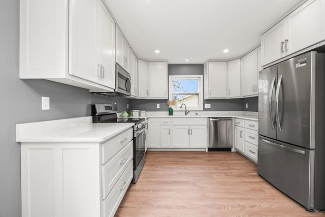 1501 Grandview AVENUE, Oconomowoc, WI 53066