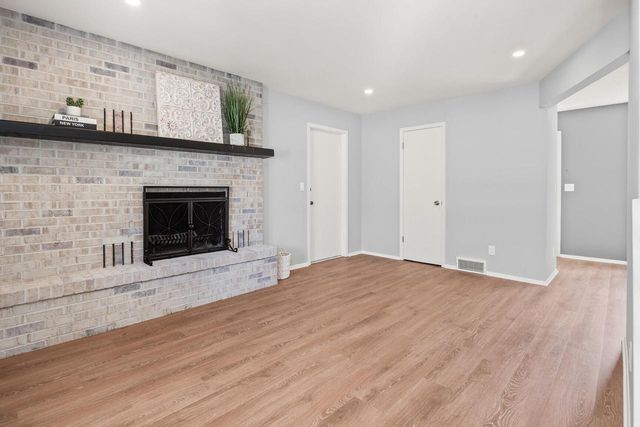 1501 Grandview AVENUE, Oconomowoc, WI 53066