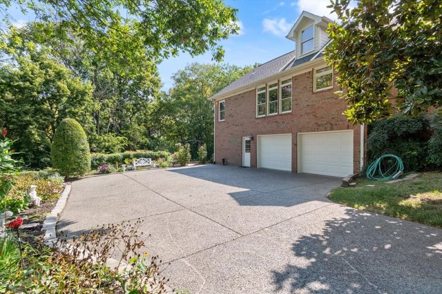 766 Peach Orchard Dr, Nashville, TN 37204