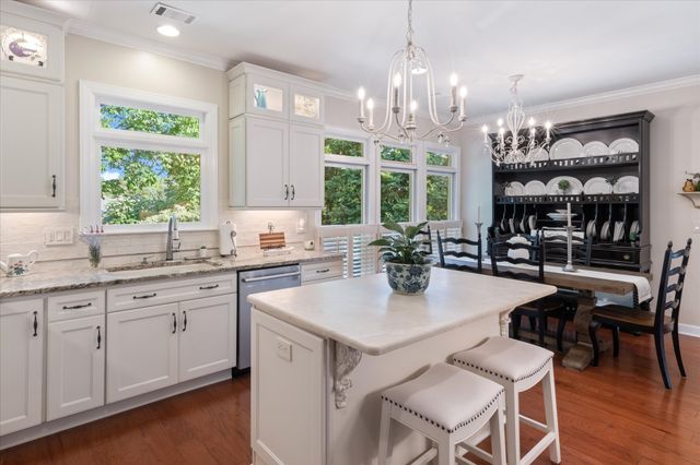 766 Peach Orchard Dr, Nashville, TN 37204