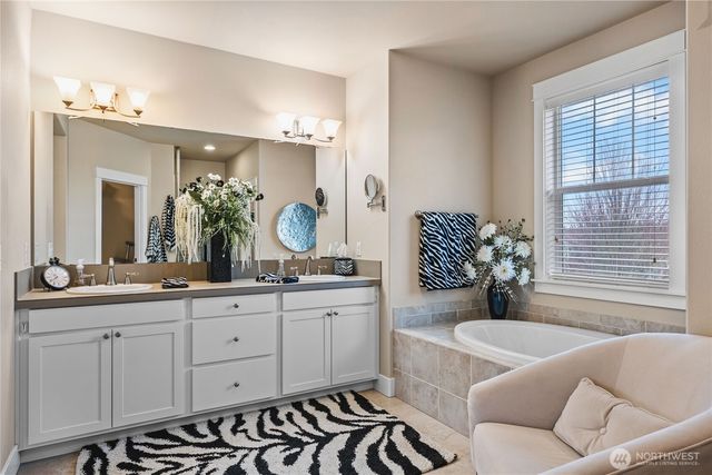 8998 Buttercup Street SE, Tumwater, WA 98501