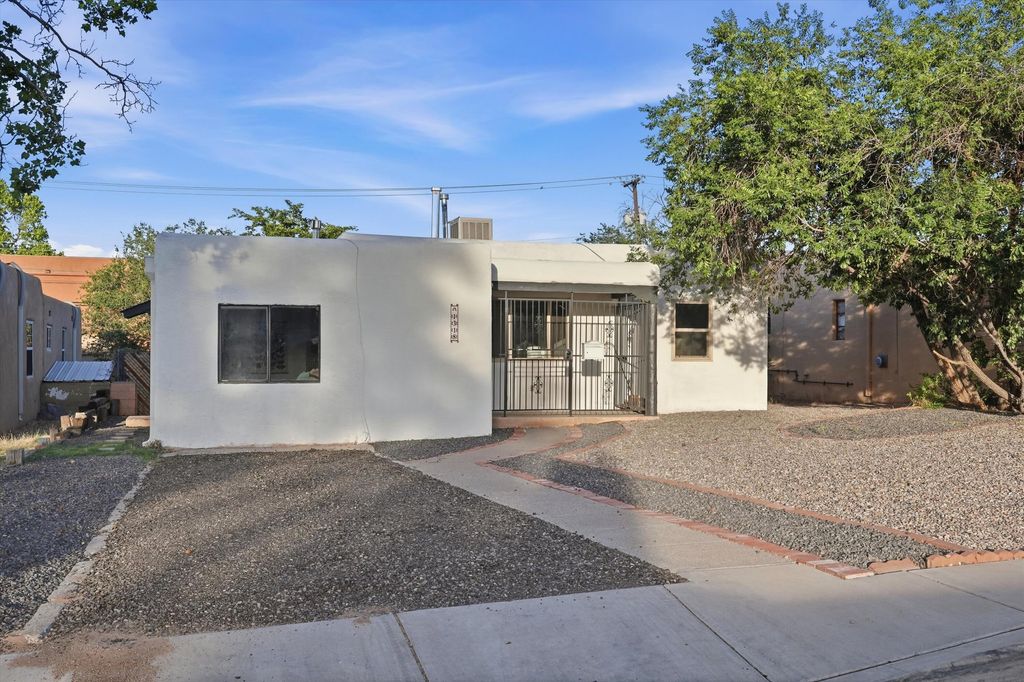 1318 Truman Street SE, Albuquerque, NM 87108