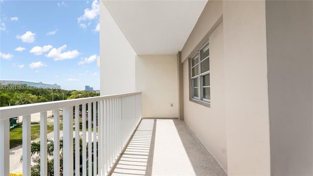 300 Bayview Drive 315, Sunny Isles Beach, FL 33160