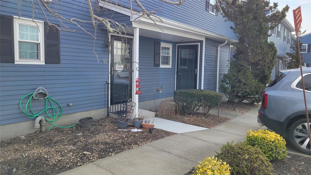 116 Westend Avenue 6, Freeport, NY 11520