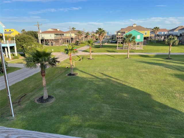 943 Gulfview Road, Crystal Beach, TX 77650