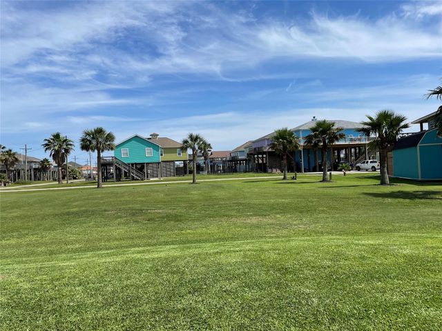943 Gulfview Road, Crystal Beach, TX 77650