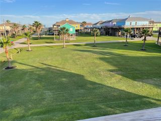 943 Gulfview Road, Crystal Beach, TX 77650