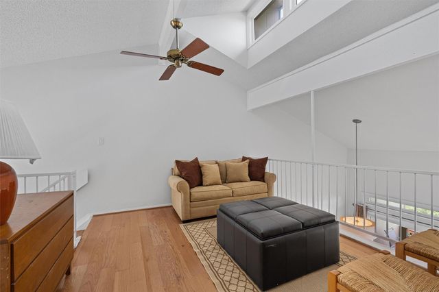 113 Comanche PT, Point Venture, TX 78645