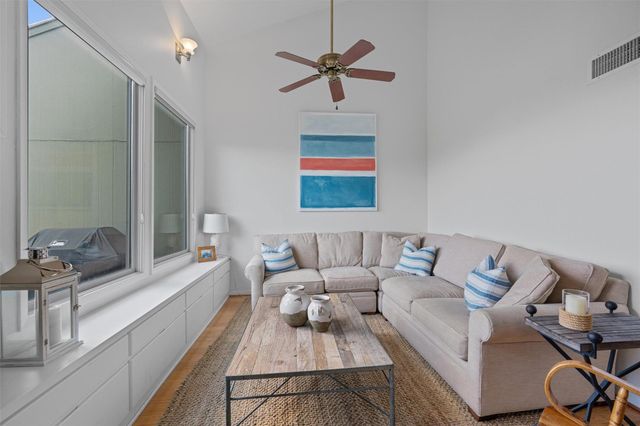 113 Comanche PT, Point Venture, TX 78645