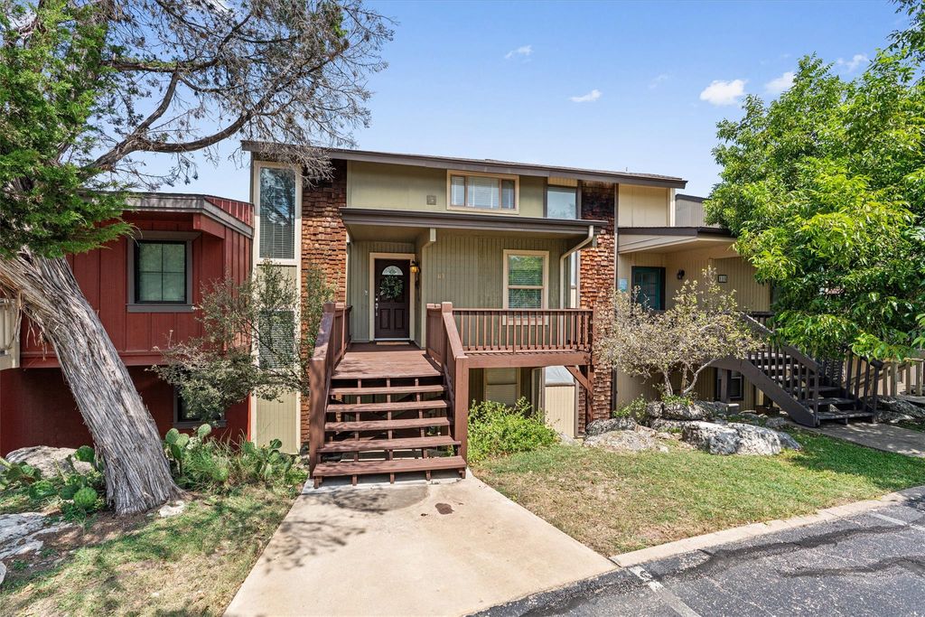 113 Comanche PT, Point Venture, TX 78645