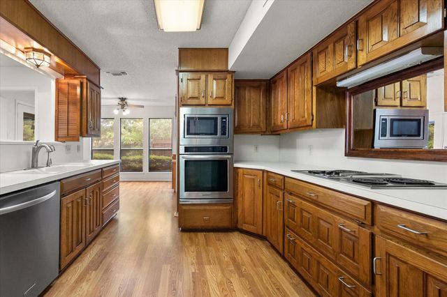 2801 Oak Trail Court, Dalworthington Gardens, TX 76016