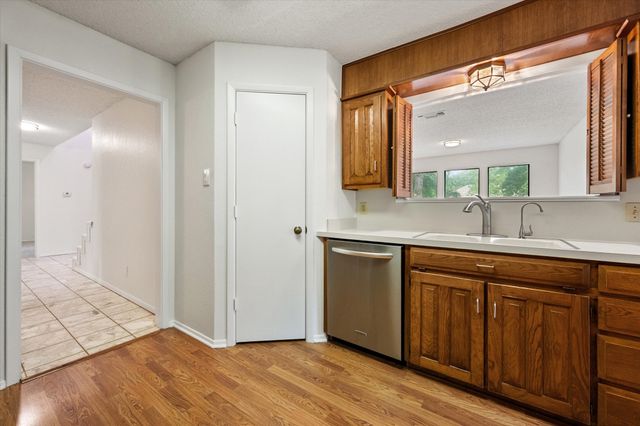 2801 Oak Trail Court, Dalworthington Gardens, TX 76016