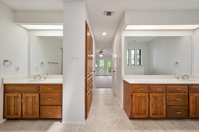 2801 Oak Trail Court, Dalworthington Gardens, TX 76016