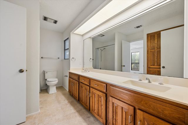 2801 Oak Trail Court, Dalworthington Gardens, TX 76016