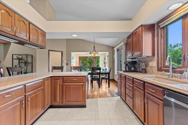 W173N8073 Shady LANE, Menomonee Falls, WI 53051