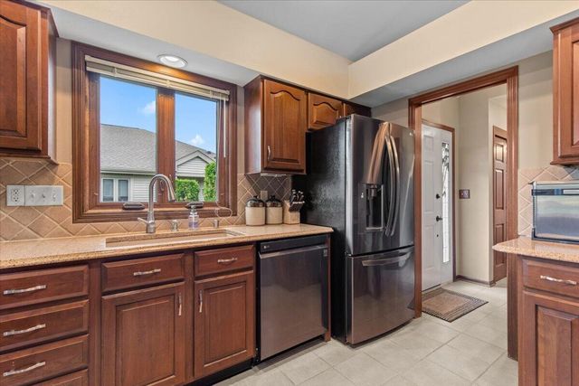 W173N8073 Shady LANE, Menomonee Falls, WI 53051
