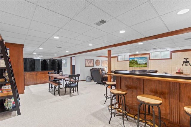 W173N8073 Shady LANE, Menomonee Falls, WI 53051