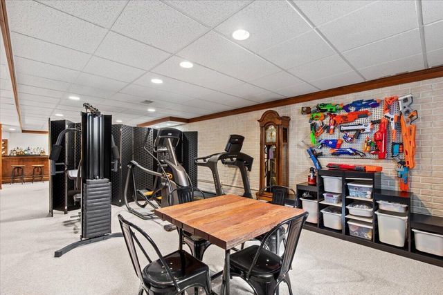 W173N8073 Shady LANE, Menomonee Falls, WI 53051